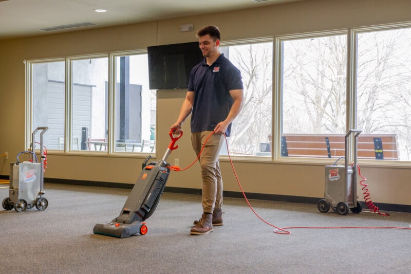 Cedar Falls Commercial Carpet Cleaning - Vacuum